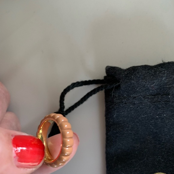 Mejuri Slim ‘Charlotte’ Chunky Ring in Cappuccino, Size 4 - Picture 5 of 6